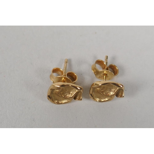 633 - An Italian 9ct gold necklace, 2.4g; a pair of 9ct gold stud earrings, 1.4g; and a yellow metal and t... 