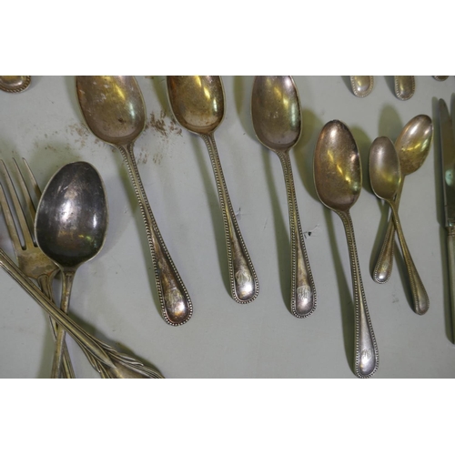 635 - A quantity of silver plated flatware, a set of twelve horn handled knives, a silver mounted server e... 