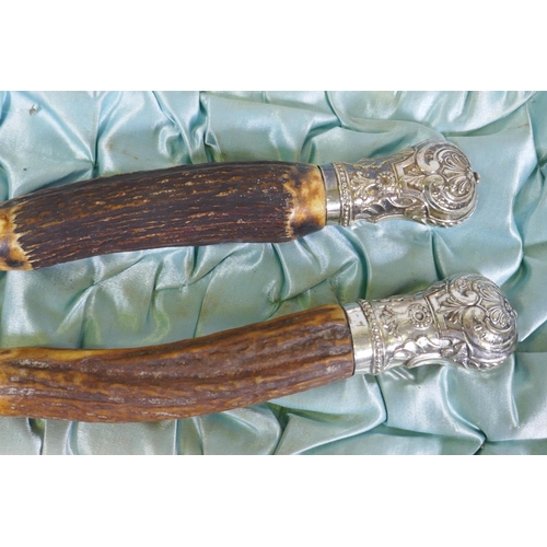 637 - A Victorian Sheffield silver plated carving set with antler horn handles, in velvet lined case, lack... 