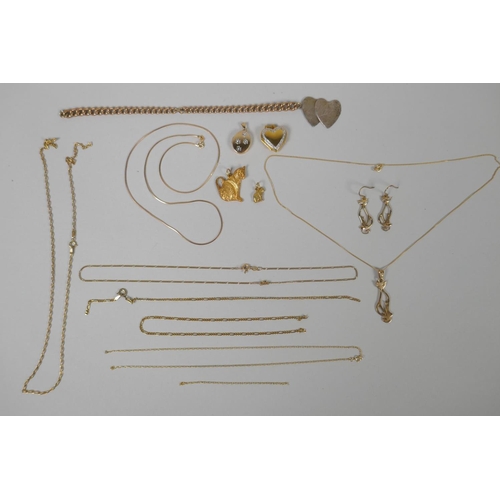 639 - A quantity of 9ct and 10ct gold jewellery to include necklaces, pendants, lockets, rings, chains and... 