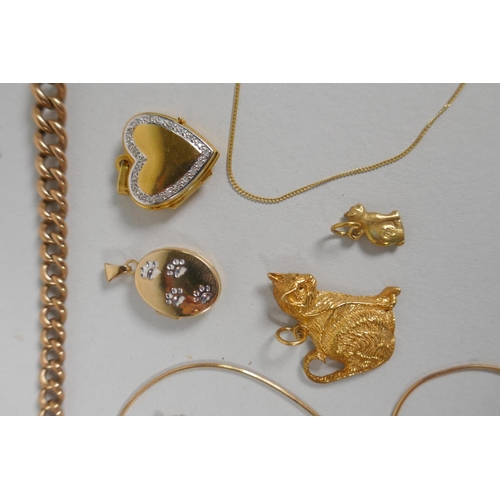 639 - A quantity of 9ct and 10ct gold jewellery to include necklaces, pendants, lockets, rings, chains and... 