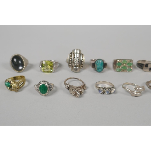 644 - A large quantity of gem set silver dress rings, 20 total, 115g gross