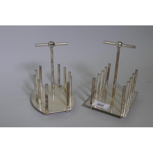 652 - Two silver plated toast/letter racks, 10 x 13 x 17cm