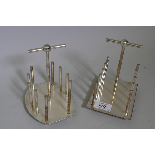 652 - Two silver plated toast/letter racks, 10 x 13 x 17cm