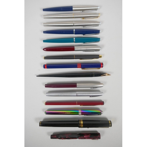 69 - A quantity of assorted fountain pens to include Parker 45s, Parker 51, Parker Classic, Waterman Foru... 