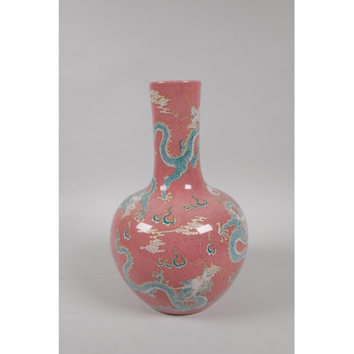 75 - A Chinese pink crackle glazed porcelain vase decorated with green and white enamel dragons, KangXi 6... 