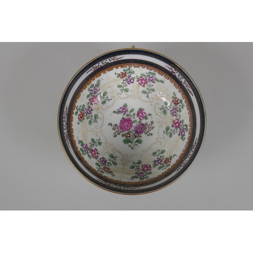 86 - A Samson porcelain footed bowl, decorated with a hand painted enamel armorial crest and flowers, 20c... 