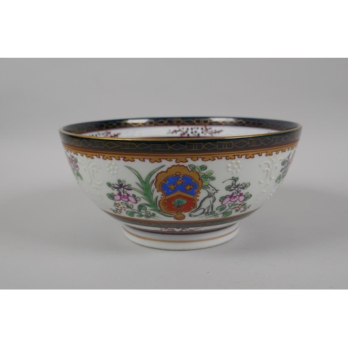 86 - A Samson porcelain footed bowl, decorated with a hand painted enamel armorial crest and flowers, 20c... 