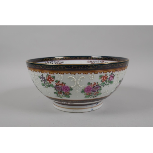 86 - A Samson porcelain footed bowl, decorated with a hand painted enamel armorial crest and flowers, 20c... 