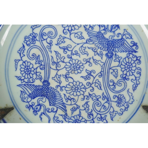 90 - A Chinese late C19th/early C20th blue and white porcelain dish with a lobed rim and phoenix decorati... 