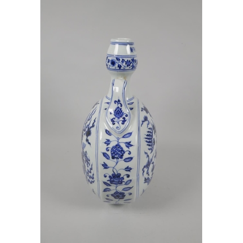 92 - A Chinese blue and white porcelain two handled moon flask with dragon decoration, Xuande 6 character... 