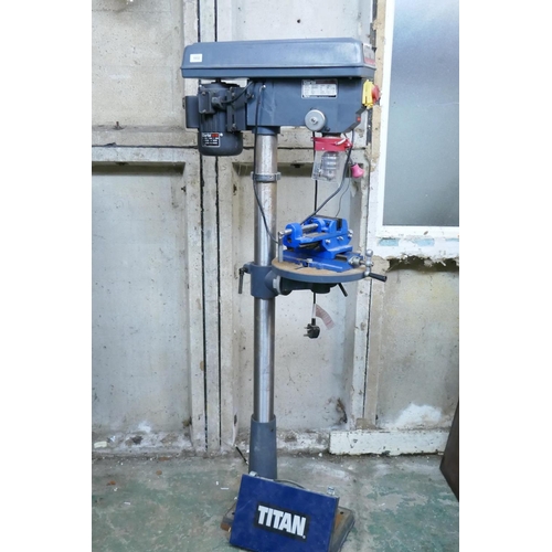 1032 - Clarke metalworker pillar drill, No. CDP351F, 510W, 230V, and boxed set (incomplete) of Titan steel ... 