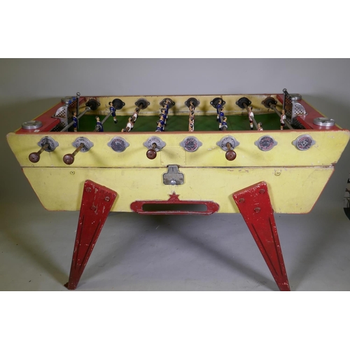 1072 - A 1950s/60s French Stella Champion table football game, original painted finish, metal players, fixe... 