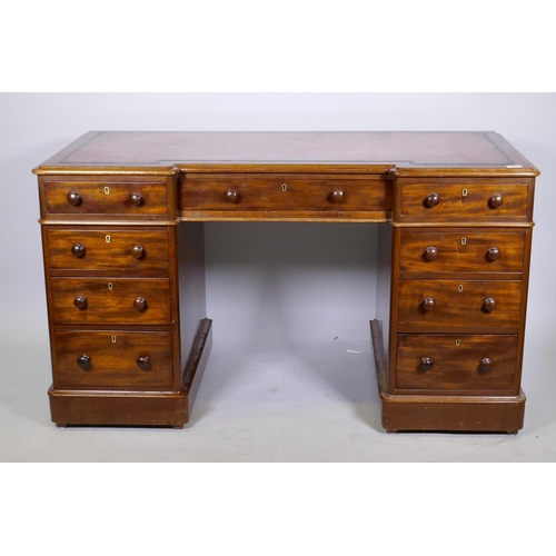 1076 - A good Victorian mahogany nine drawer inverted breakfront pedestal desk, with leather inset top, 135... 