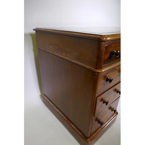 1076 - A good Victorian mahogany nine drawer inverted breakfront pedestal desk, with leather inset top, 135... 