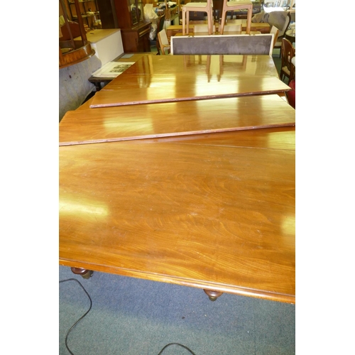 1092 - A C19th mahogany dining table in the manner of Gillows, two ends with Imperial Action type extending... 