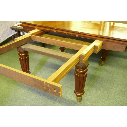 1092 - A C19th mahogany dining table in the manner of Gillows, two ends with Imperial Action type extending... 