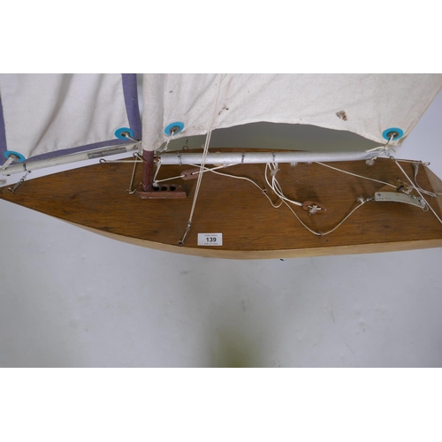 139 - A vintage scratch built pond yacht, 84 x 158cm high