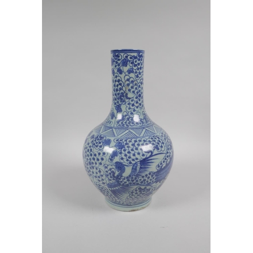 140 - An early C20th Chinese blue and white porcelain bottle vase with phoenix decoration, mark to base, 2... 