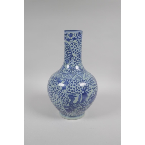 140 - An early C20th Chinese blue and white porcelain bottle vase with phoenix decoration, mark to base, 2... 