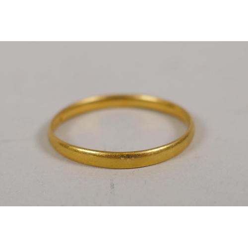 637 - Two 22ct gold wedding bands, size P/Q and R, 5.9g