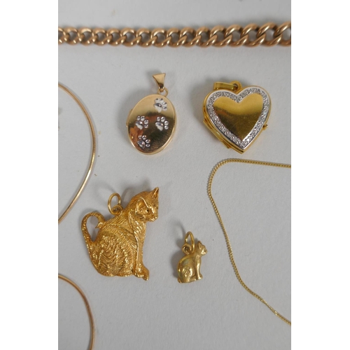 659 - A quantity of 9ct and 10ct gold jewellery to include necklaces, pendants, lockets, rings, chains and... 