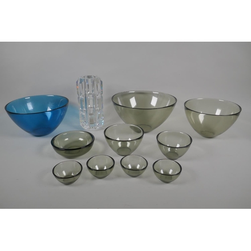 90 - A quantity of Orrefors 'Fuga' blue and smoked glass bowls of varying sizes, designed by Sven Palmqvi... 