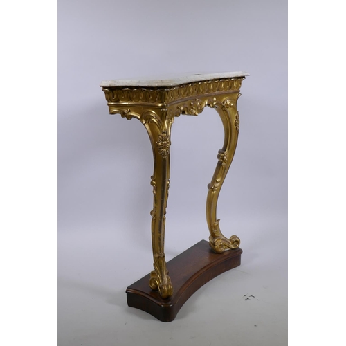 1087 - A Regency carved and watergilt console table with concave Carrara marble top, raised on shaped suppo... 