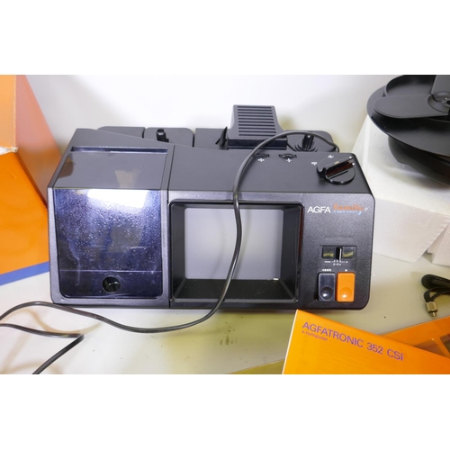 118 - Agfa family set, complete in manufacturer's packaging, with maxi screen, monitor and electronic flas... 