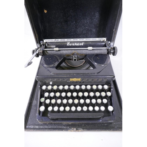 29 - A 1950s vintage Everest Model 90 typewriter in wooden case