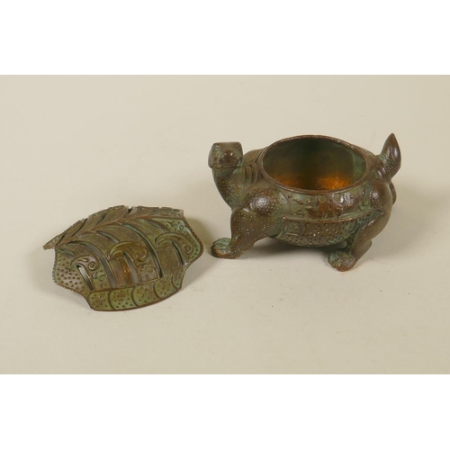 97 - A Chinese bronze censer and cover in the form of a turtle, 8cm long