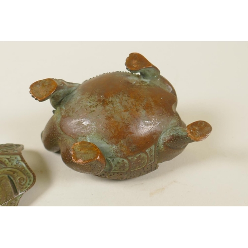 97 - A Chinese bronze censer and cover in the form of a turtle, 8cm long