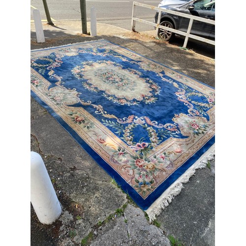 1103 - A large Chinese wool carpet with traditional design, 440 x 305cm