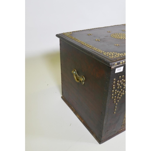 1002 - A Zanzibar hard wood chest with brass stud decoration and carrying handles, 101 x 45 x 44cm