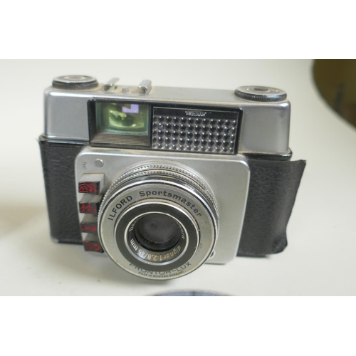 101 - A collection of vintage 35mm cameras, to include a Canon Canonet, and Ilford Sportsmaster, a Praktic... 