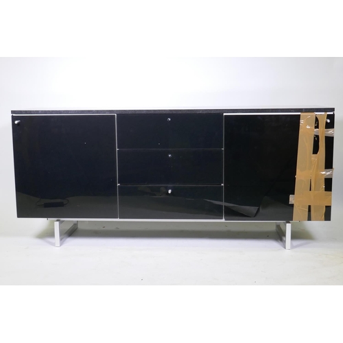 1121 - A Ronald Schmitt contemporary black glass cabinet with granite top over three drawers, flanked by cu... 