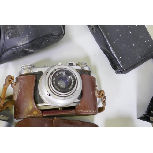 272 - Vintage cameras, Kodak 620, Six-20 Brownie, Agifold, Altix 35mm with Zeiss lens, Fed 3 Russian 35mm ... 