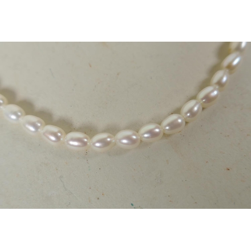 608 - Pearl necklace with 18ct gold clasp, 60cm long