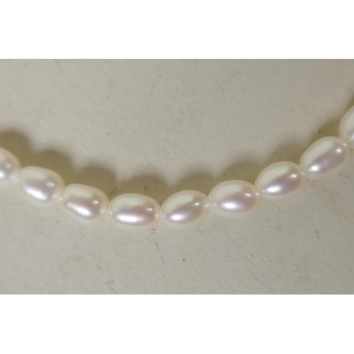 608 - Pearl necklace with 18ct gold clasp, 60cm long