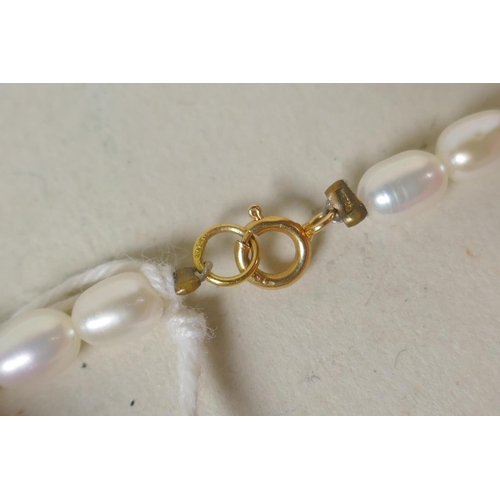 608 - Pearl necklace with 18ct gold clasp, 60cm long