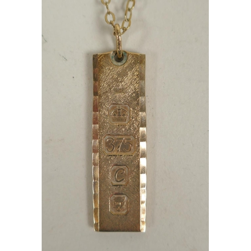 625 - 9ct gold ingot on chain, 17.8g