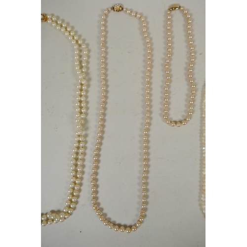 642 - Four faux pearl necklaces and three baroque pearl necklaces