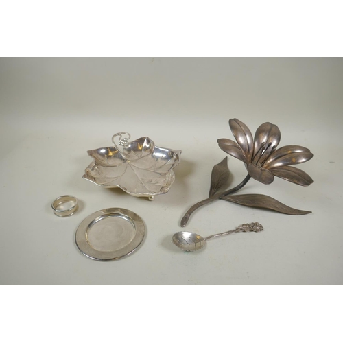 664 - A quantity of silver plate to include a vintage Art Nouveau flower ashtray, a leaf shaped dish and s... 