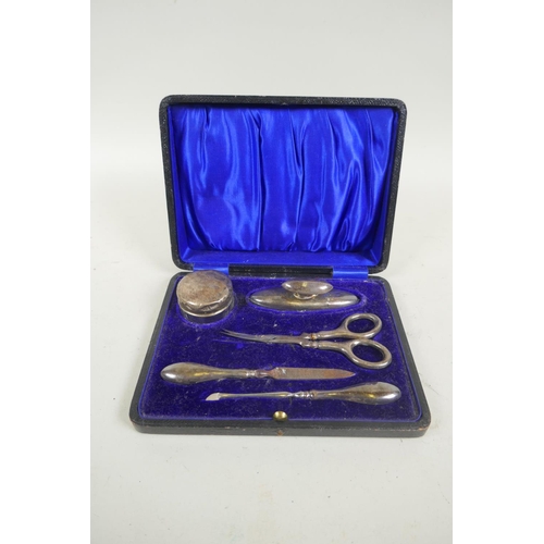 672 - An antique silver mounted manicure set by W.I Broadway & Co, Birmingham, 1918, in original case