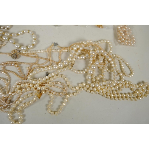 685 - Collection of faux pearl necklaces, costume jewellery etc