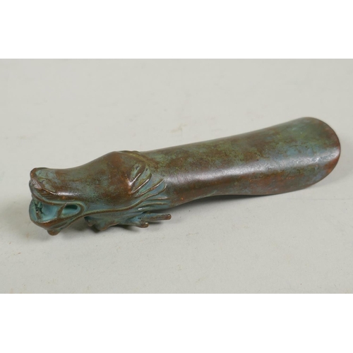 78 - A Japanese bronze tea scoop with dragon head handle, 12cm