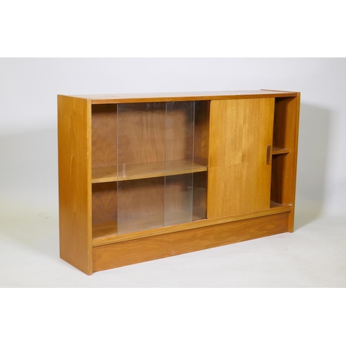 1025 - A mid-century teak side cabinet with slide door and two glass sliding doors, 124 x 28 x 75cm