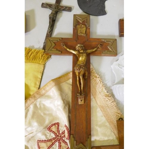 31 - A collection of antique and vintage crucifix and Corpus Christi, carved from boxwood, silver plated ... 