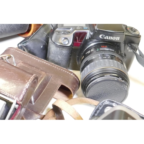 16 - Photographic equipment: collection of vintage and later 35mm cameras and accessories, Kodak Retina 1... 