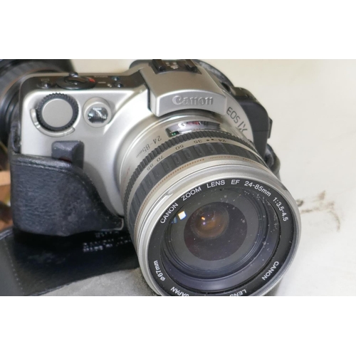 16 - Photographic equipment: collection of vintage and later 35mm cameras and accessories, Kodak Retina 1... 